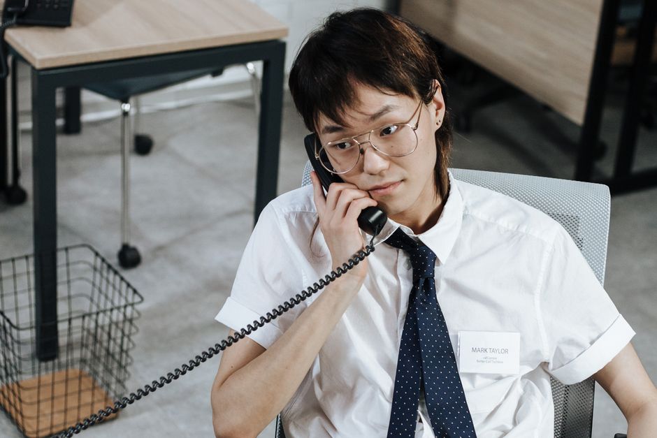 Customer service rep on the phone handling a client service issue